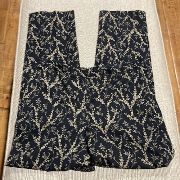 Ann Taylor Black with Biege Floral Print Side Zip Straight Leg Pants - EUC - Picture 5 of 6